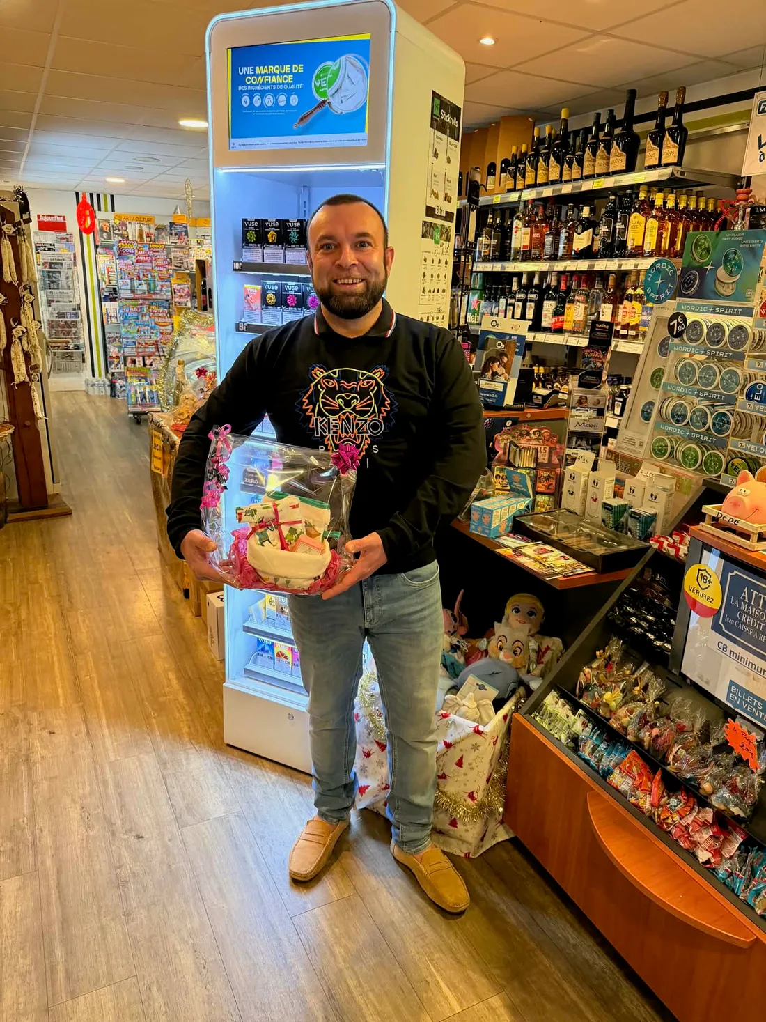 Le commerce O Bocage de Vire Normandie gère de nombreux colis en cette période de Noël.