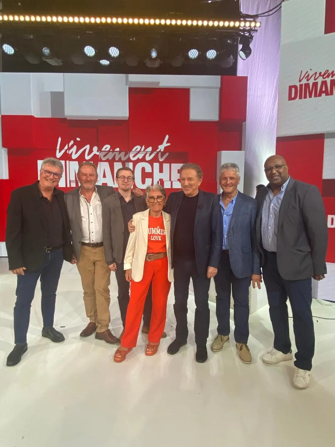 Michel Drucker a reçu une délégation viroise lors de l'émission "Vivement Dimanche". 