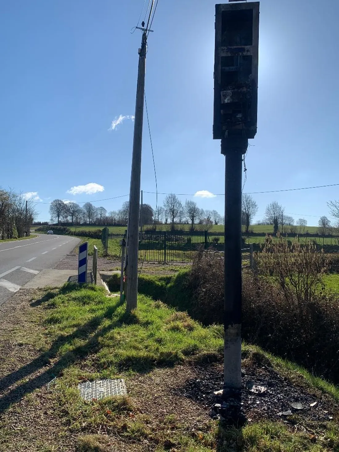 Le radar de la route de Tinchebray est calciné. 