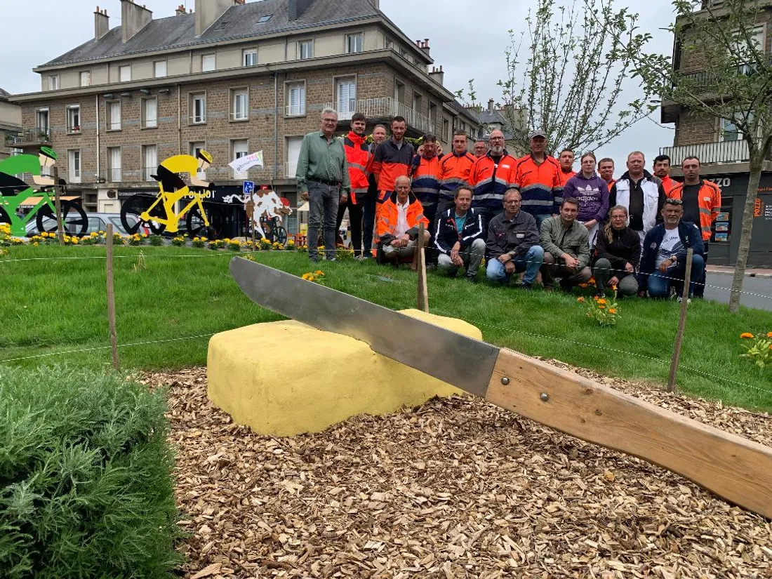 Les agents de la ville ont signé une magnifique réalisation au rond-point du 6 juin. 