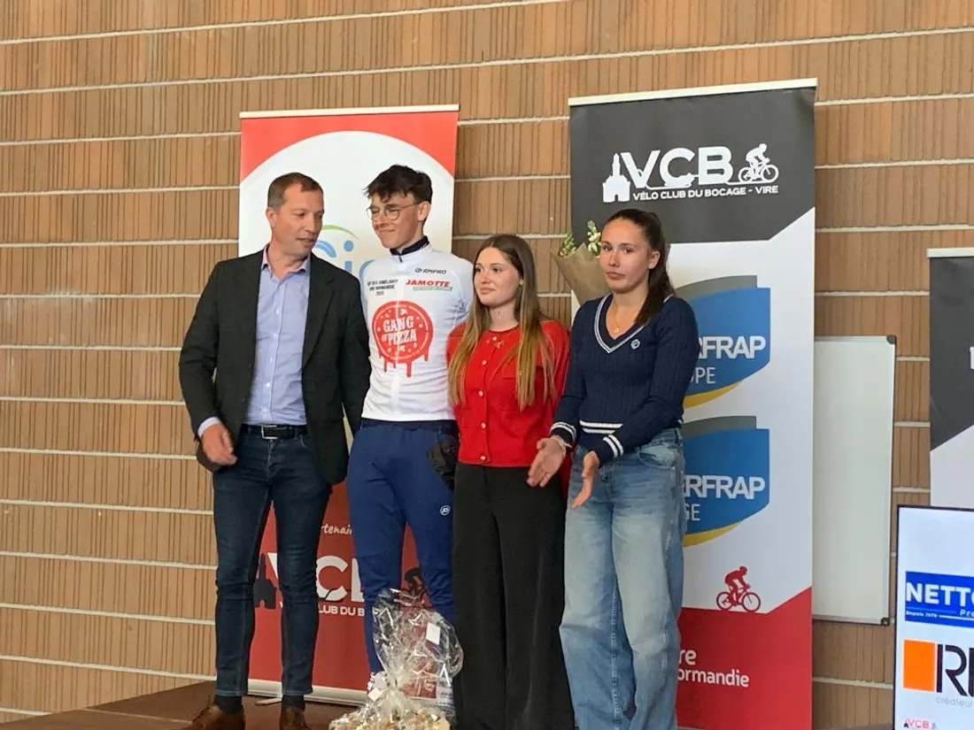 Félix Rouinsard du Paris Cycliste Olympique s'est imposé sur le jumelage.   