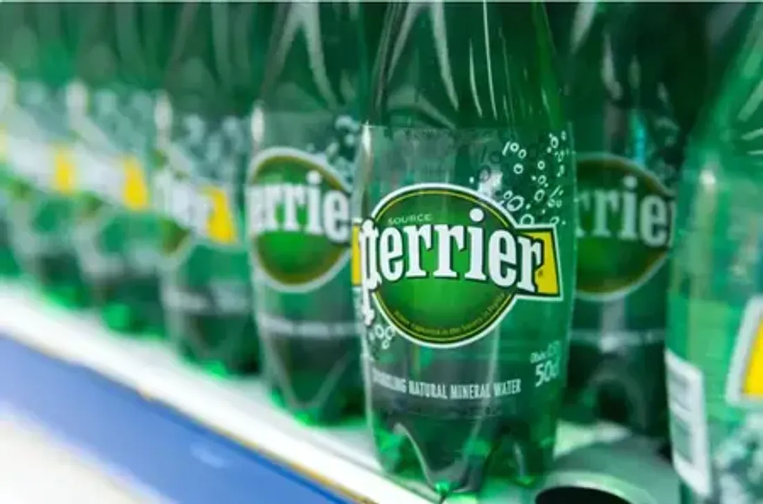 Nestlé Waters conserve la mention « eau minérale naturelle » sur ses bouteilles Perrier