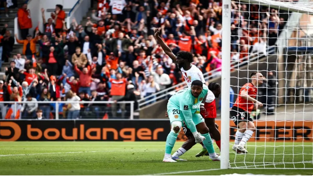 Martigues relégué après la lourde défaite face au champion Lorientais