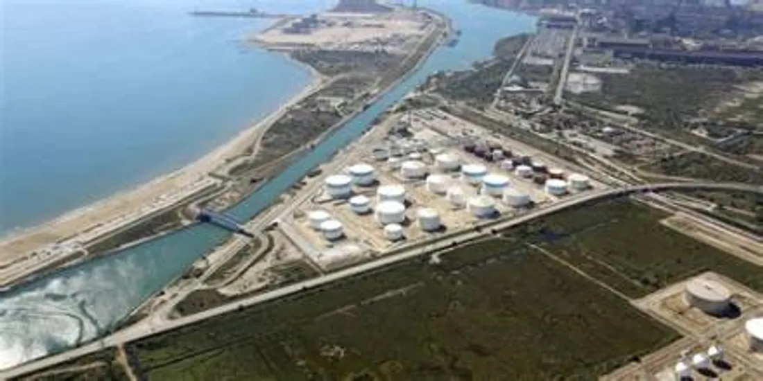 Pêcheurs en colère : le terminal pétrolier de Fos-sur-Mer bloqué face à la flambée du carburant