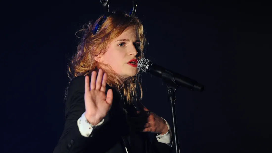 [ MUSIQUE ] Tombé malade, Christine and the Queens annule sa tournée et ne chantera pas au Silo