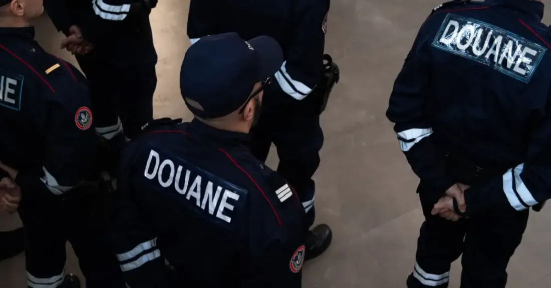 Opération Douanière à Marseille : Découverte d'un Arsenal de Guerre chez un Particulier