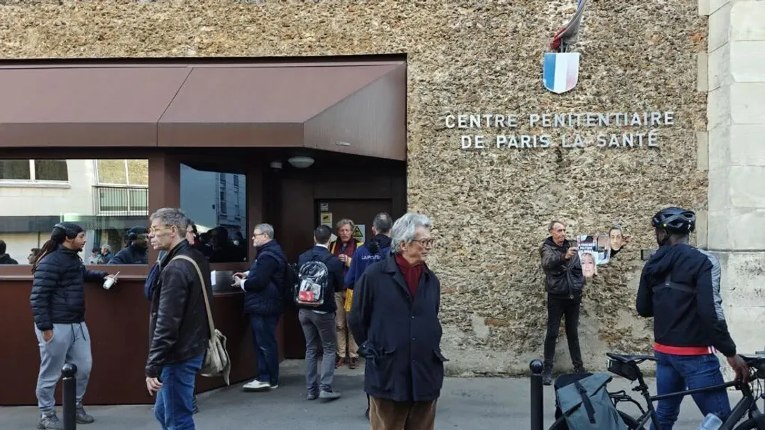 Vague d’émotion dans la droite française après l’incarcération de Nicolas Sarkozy