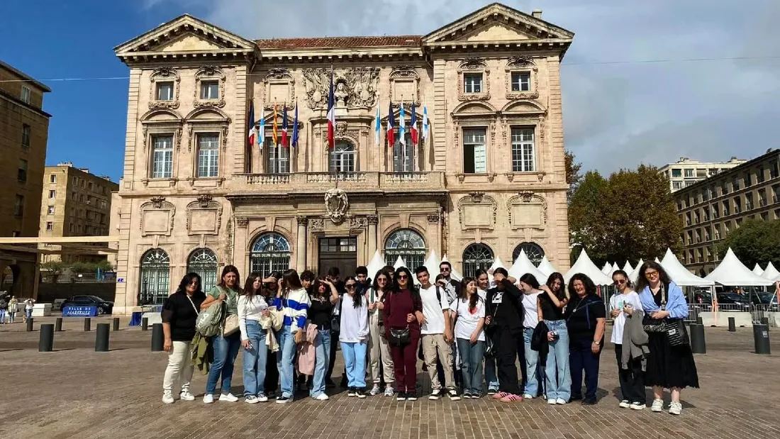  Jumelage historique entre le lycée Nelson-Mandela de Marseille et le lycée Manuel-Kajuni d'Erevan