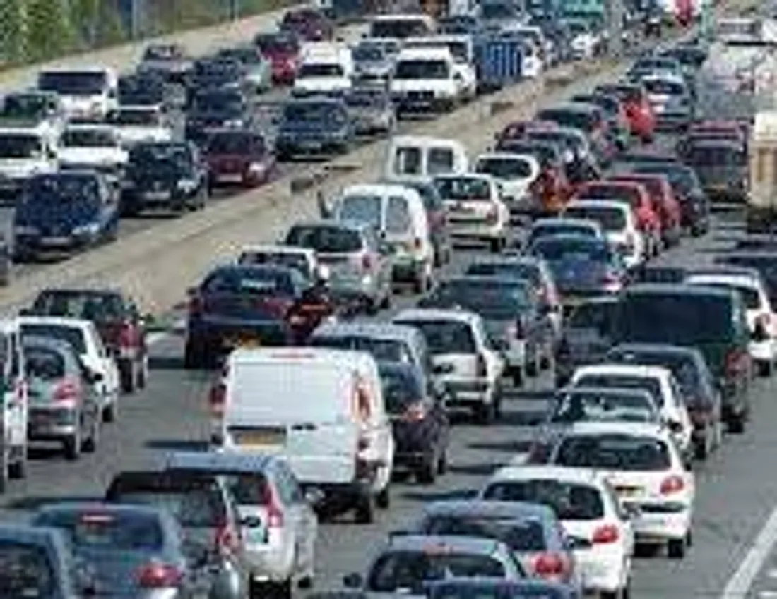 Été sous tension : bouchons et grève en vue sur les routes du sud-est