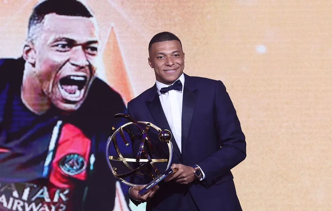 [ SPORT - FOOTBALL ] Kylian Mbappé sacré meilleur joueur de Ligue 1 lors de la cérémonie de l'UNFP
