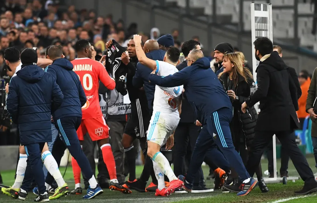 [ SPORT - FOOTBALL ] Le point sur les incidents autour du match entre l’OM et l’OL.