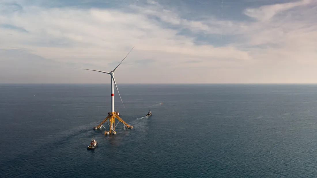 [ ECOLOGIE ] La première éolienne en mer Provence Grand Large installée à Port-St-Louis du Rhône 