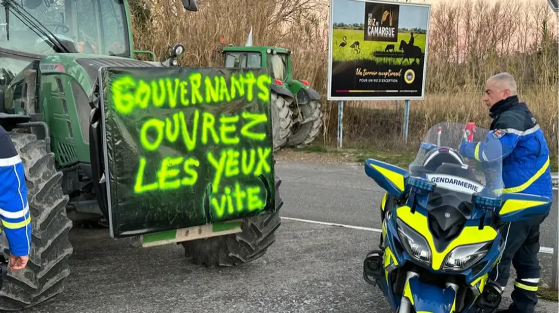 [ MANIFESTATION - DIRECT ] Agriculteurs en colère : l'A51 entièrement fermée, l'A54 bloquée