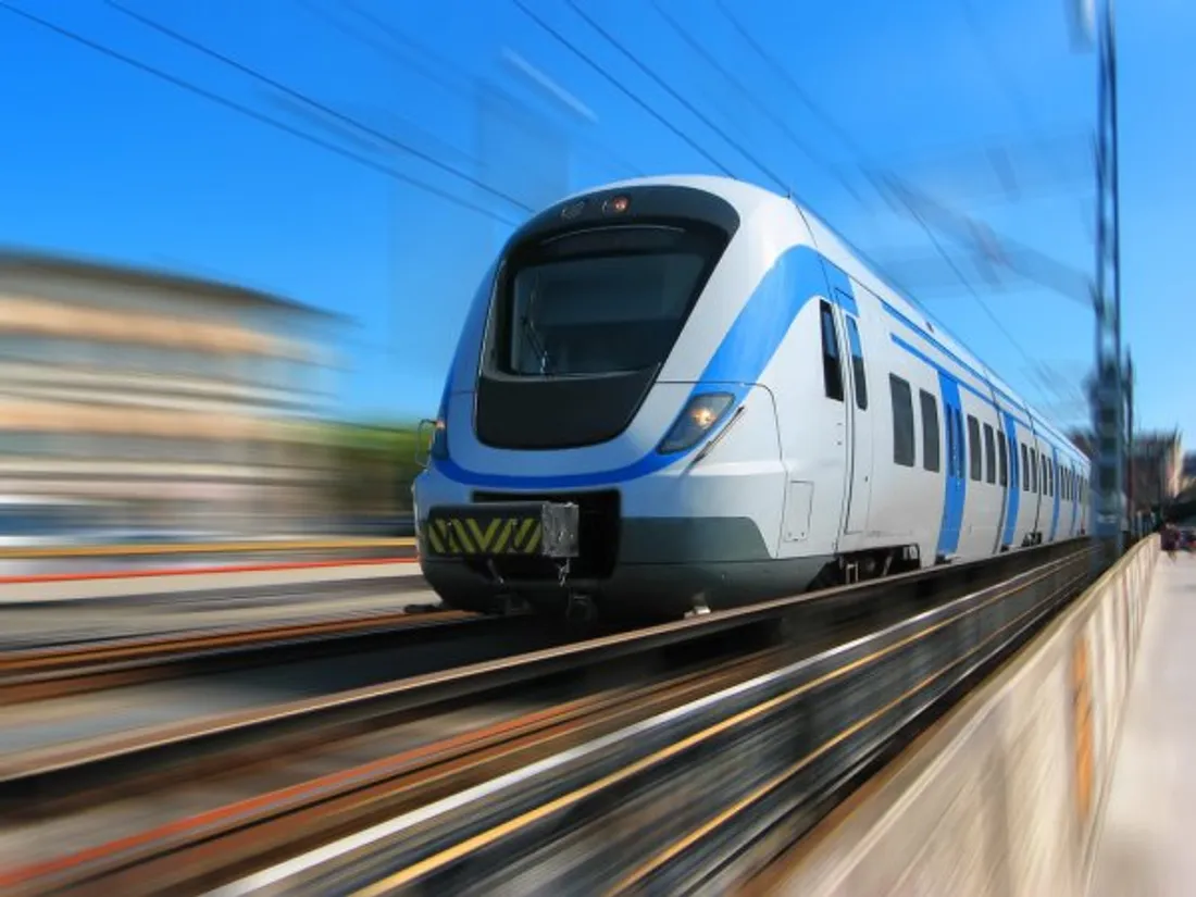 [ SOCIÉTÉ ]: Compliqué de prendre le train aujourd’hui.