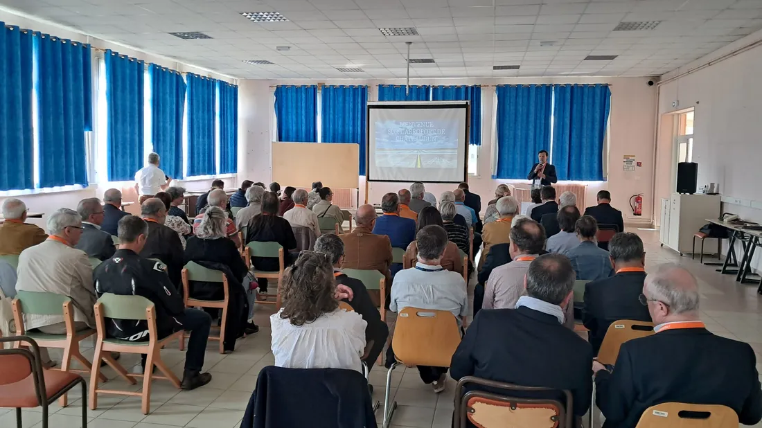 Intérieur de la salle René Barrier sur l'ancienne base aérienne de Châteaudun