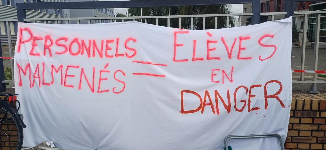 banderoles grève erea mainvilliers