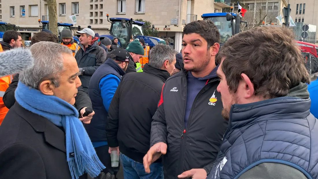 Le Préfet d'Eure-et-Loir, Hervé Jonathan, à la rencontre des manifestants © Radio Intensité