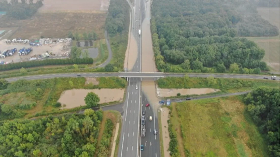 L'autoroute A11 inondée mercredi 20 août dans le secteur de Chartres © Vinci Autoroutes