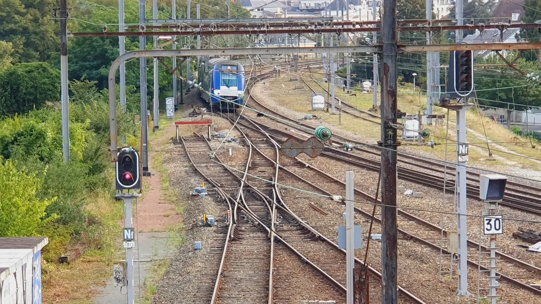 Illustration TER, voie ferrée © Radio Intensité