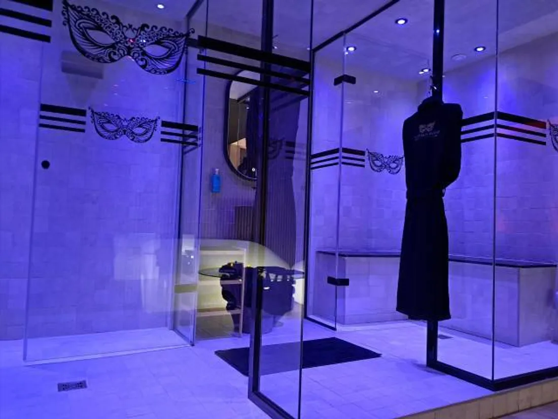 Espace bien-être, Douche XXL et Hammam © Radio Intensité