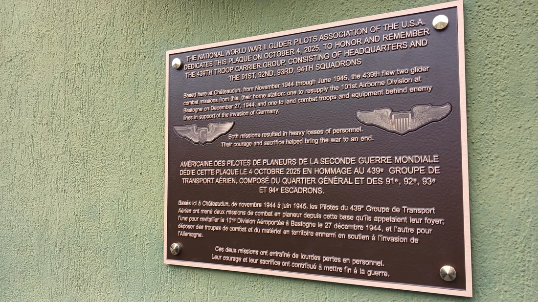 439th Troop Carrier Group / plaque Historial 279