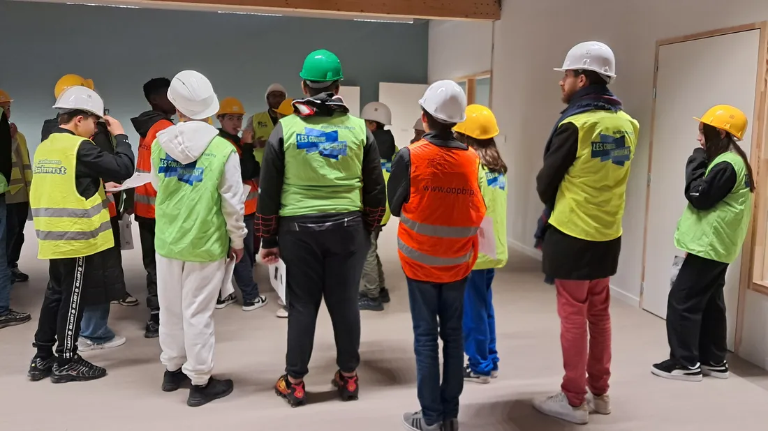 Les Coulisses du bâtiment à Luisant