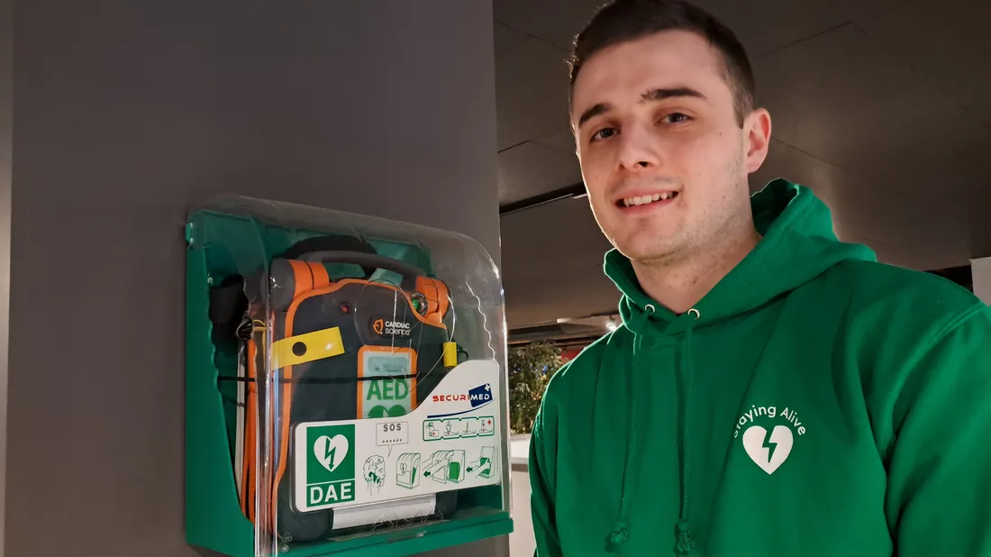 Hugo Descauses, Staying Alive