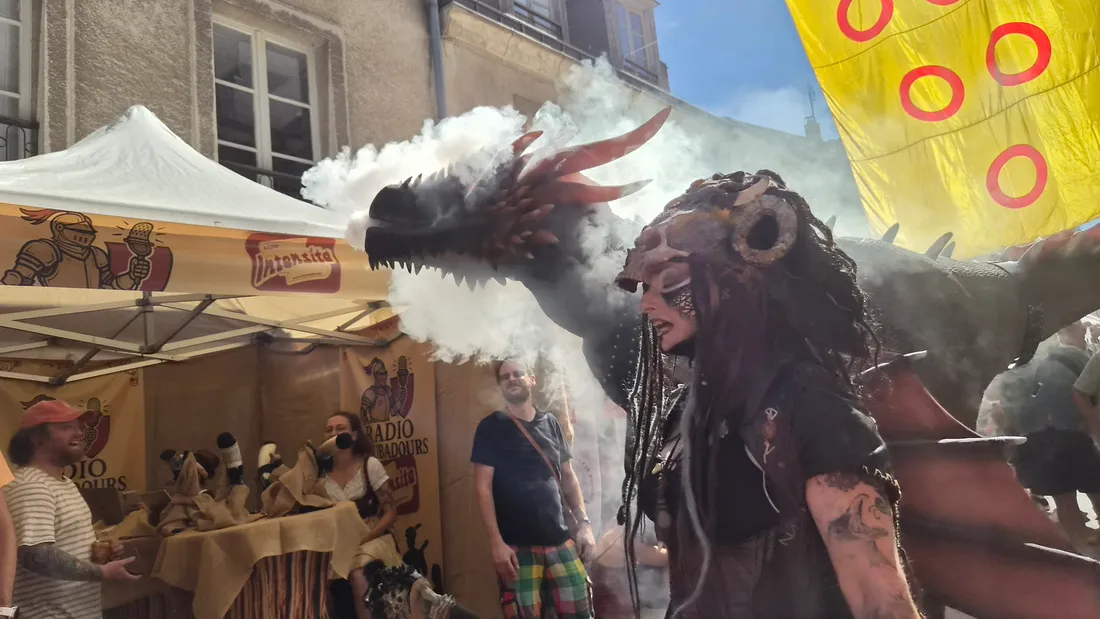 La fumée du dragon de FreeVortex envahit Radio Troubadours