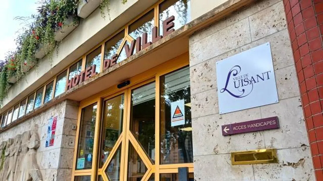 Hôtel de ville, Luisant