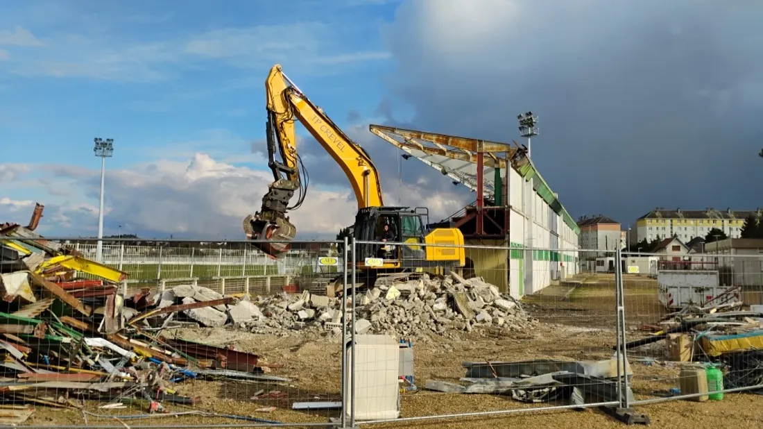 démolition stade Jean Boudrie Lucé