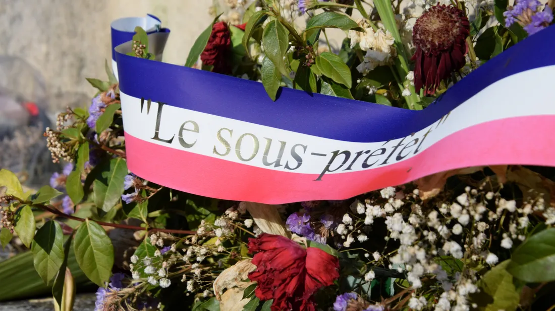 Dépôt de gerbe / sous-préfet / Châteaudun / Monument aux Morts