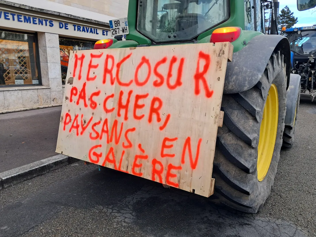 Manifestation, agriculteurs, tracteur, Mercosur