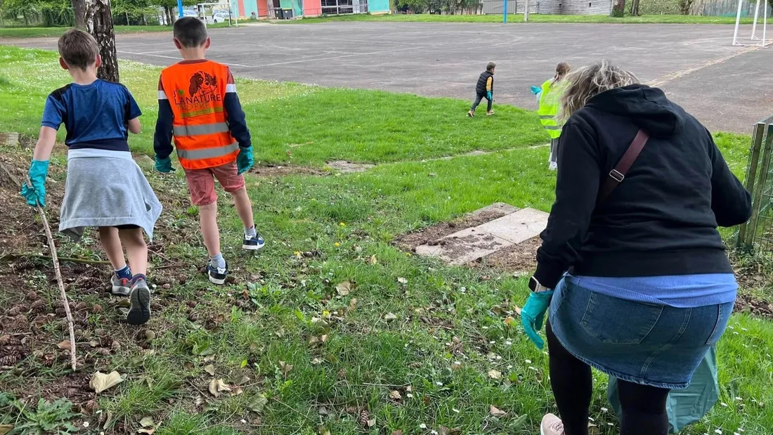 Opération nettoyage de Printemps du Conseil municipal des Enfants Thiron-Gardais