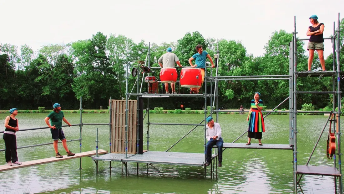 Spectacle, Frazé, pied dans l'eau