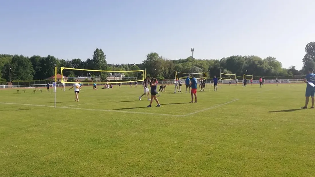 Illustration Volley-ball Stade football Epernon