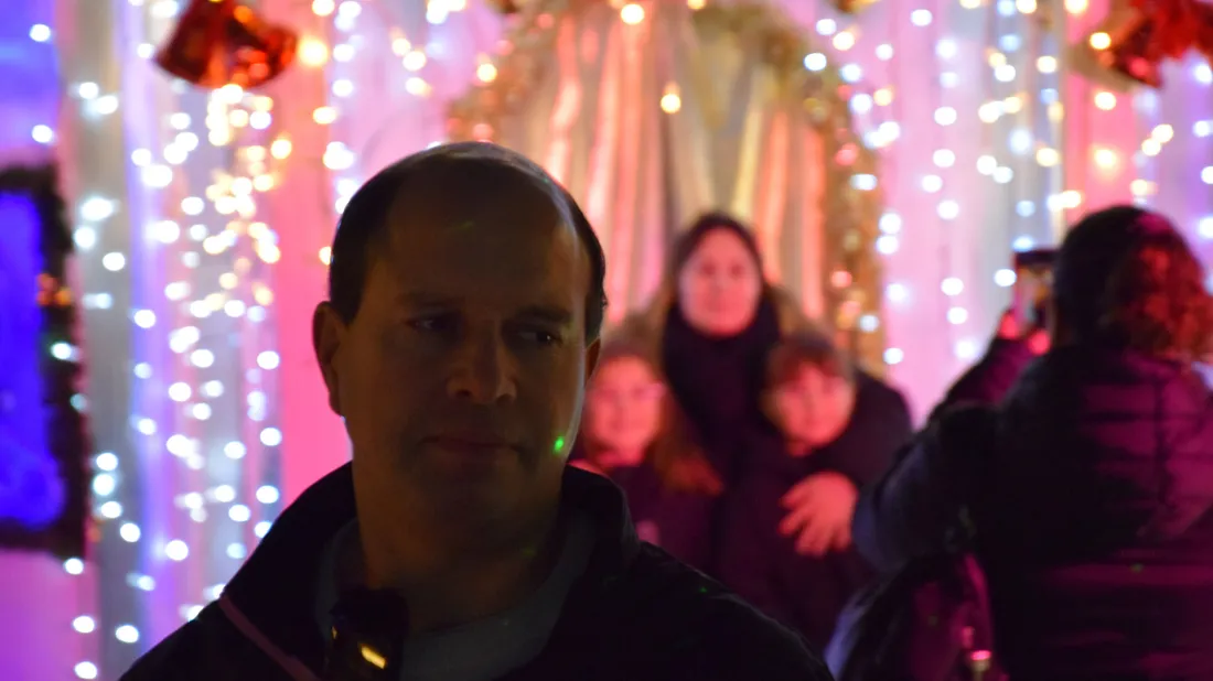 Elvis marques maison illuminée oinville