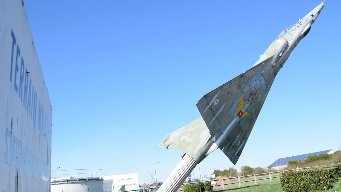 stele mirage III chateaudun aerodrome