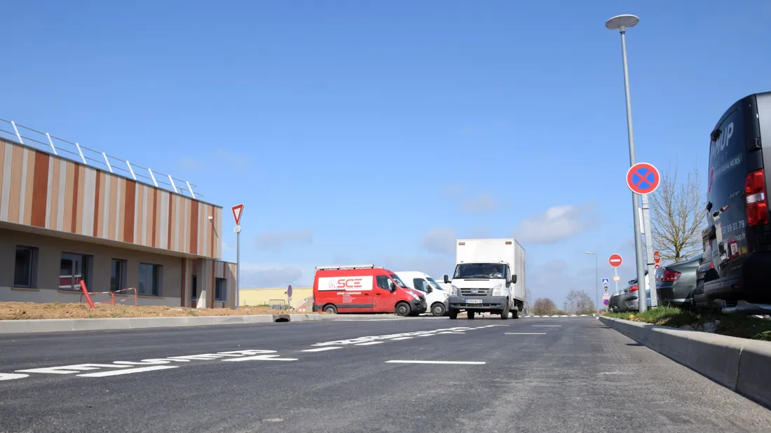 chaussée refait parking hopital chateaudun