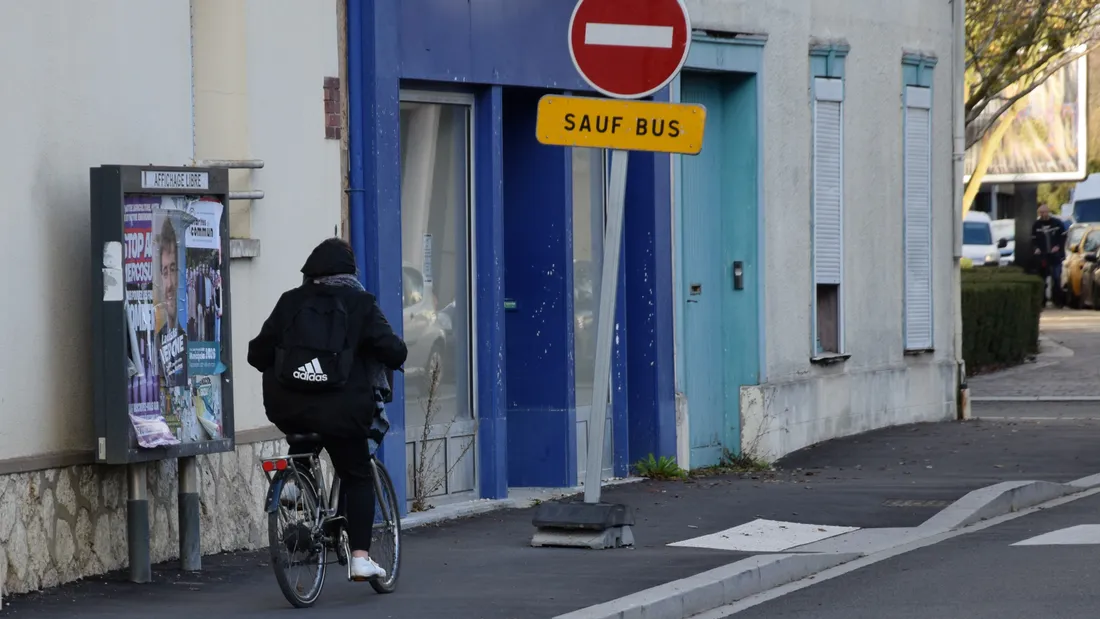 vélo trottoir sens interdit