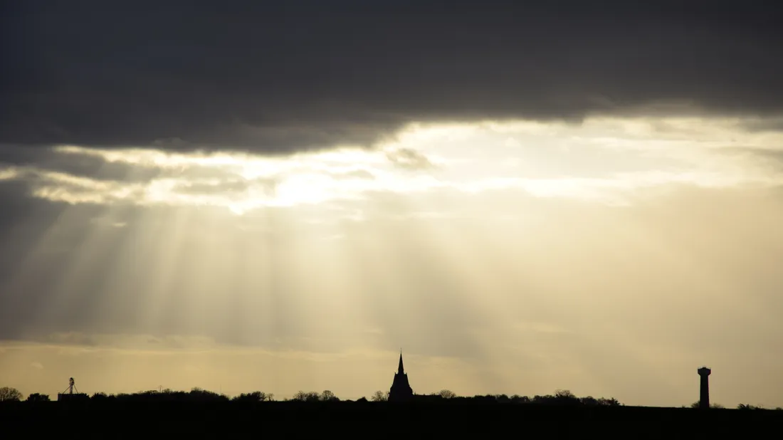 ciel nuageux soleil couchant