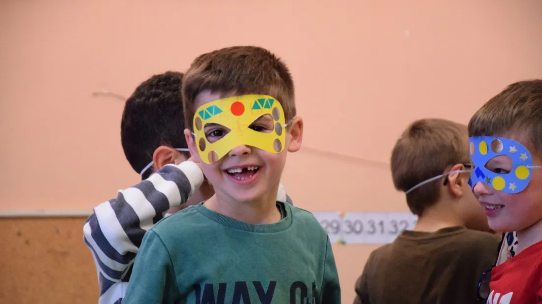 enfant masqué école chateaudun