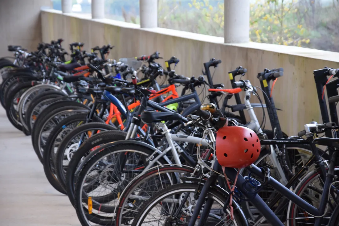 vélo stationnés garage
