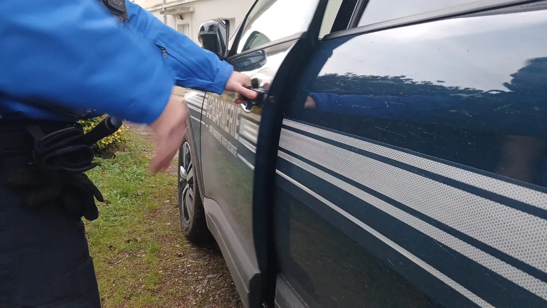 Gendarme sur le terrain illu