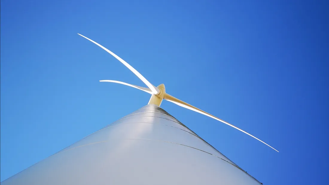 éoliennes vue d'en bas