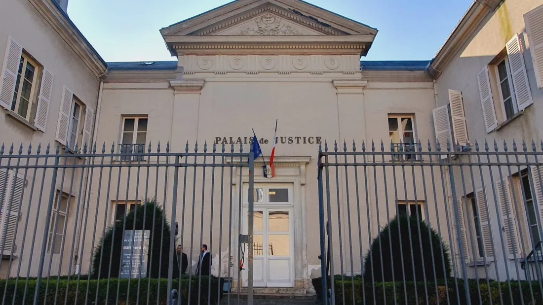 tribunal chartres extérieur large