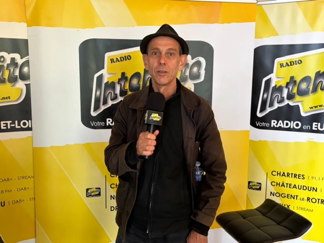 Les Têtes Raides sont en interview sur Intensité.