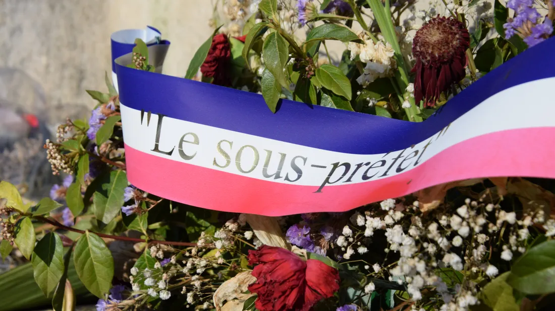 dépôt de gerbes du sous-préfet 