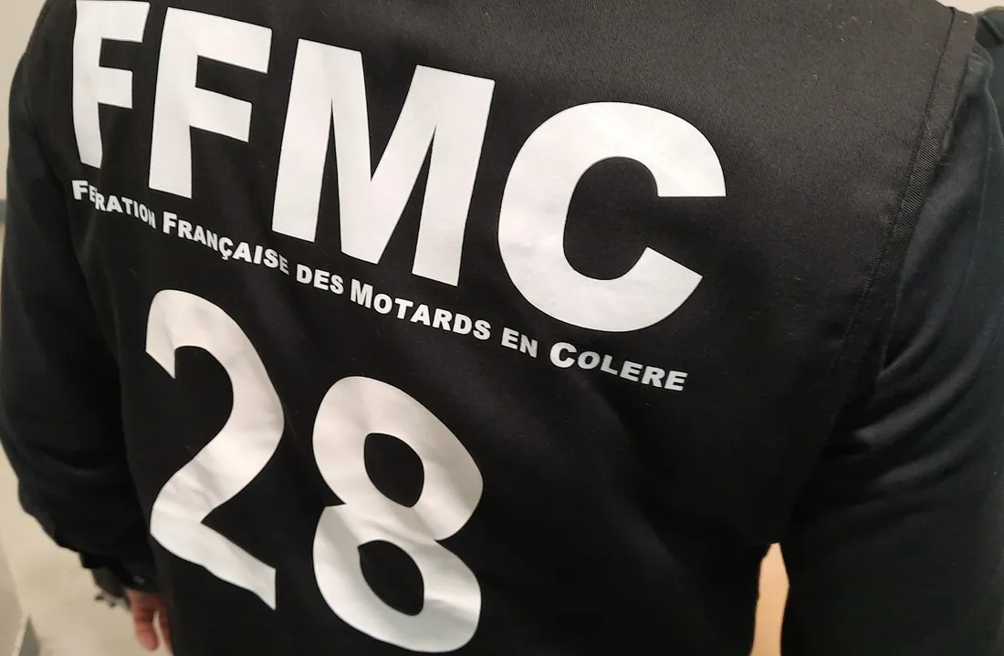 motards en colère veste logo