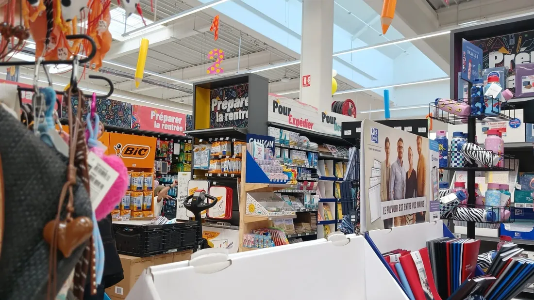 fournitures scolaires / rayons magasin