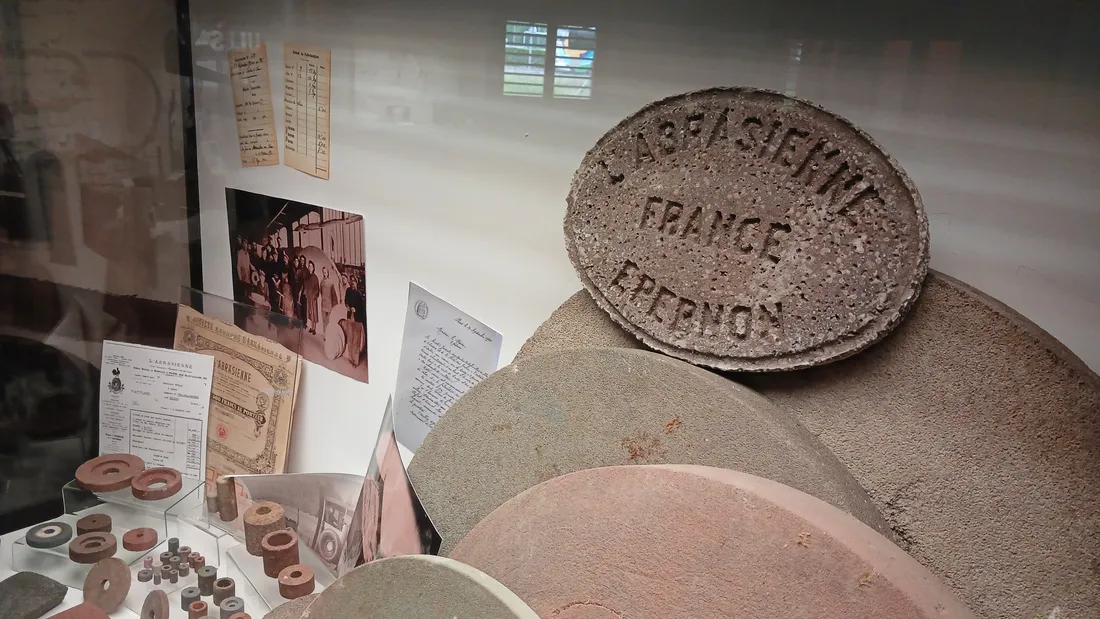 ABRASIENNE /  musée Meules et Pavés